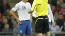 Kevin Davies sudah berusia 33 tahun saat debut bersama Timnas Inggris dalam kualifikasi Piala Eropa 2012 melawan Montenegro. Davies hanya bermain 20 menit dan mendapatkan kartu kuning dalam satu-satunya pertandingan internasionalnya itu. (AFP/Ian Kington)