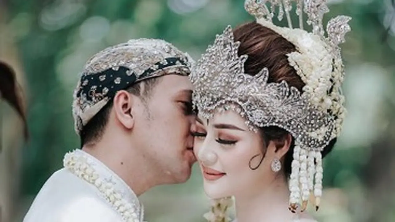 7 Potret Pernikahan Ryan Mantan Zaskia Gotik yang Kini Duluan Lepas Masa Lajang