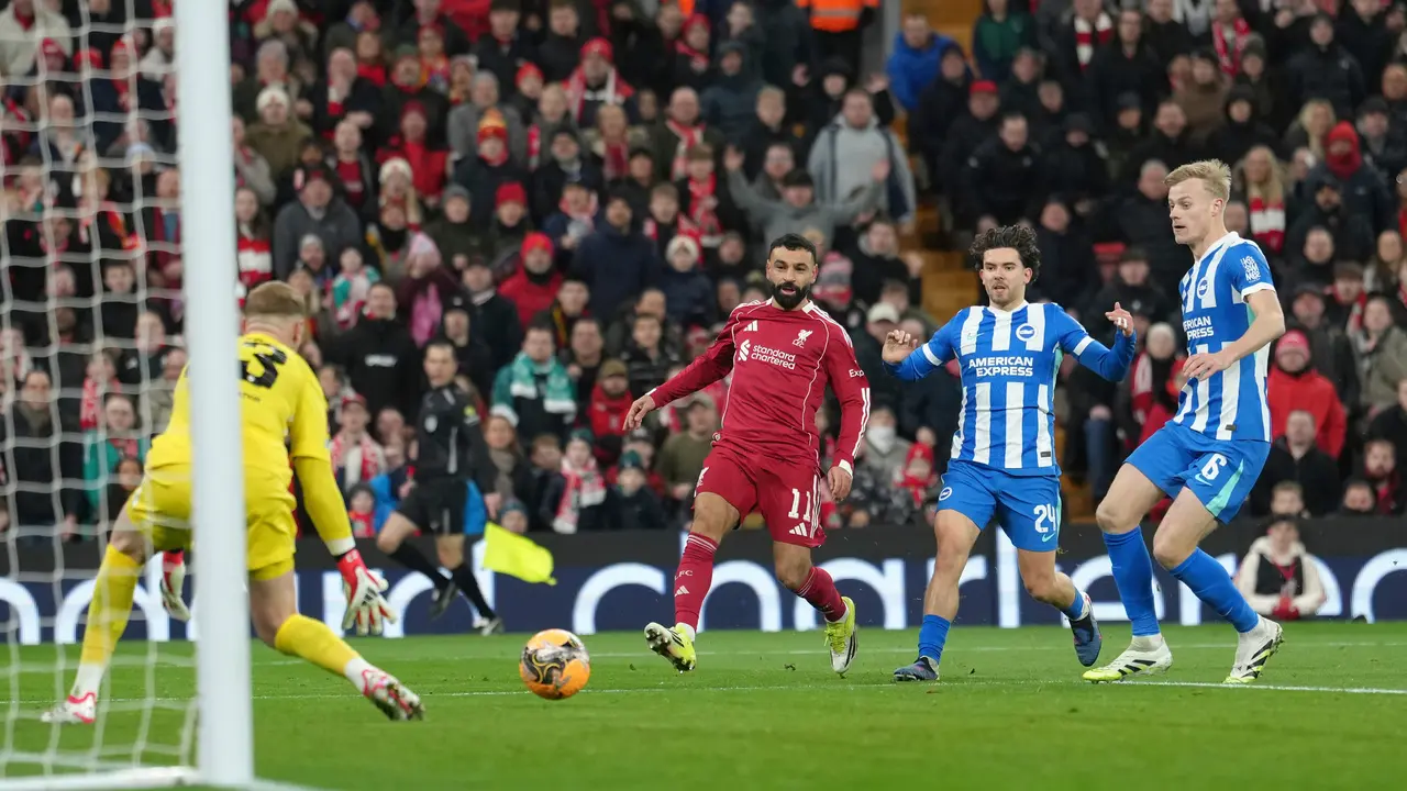 Aksi Mohamed Salah (kedua dari kiri) di laga Liverpool vs Brighton di ronde 4 FA Cup/Piala FA di Anfield, Minggu (15/02/2026) dini hari WIB.