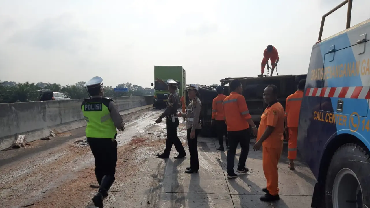 Kecelakaan lalu lintas (Lakalantas) terjadi di Jalan Tol Tebing Tinggi