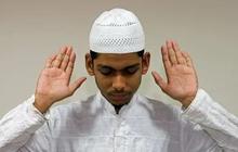 Bacaan Takbir 7 & 5 Kali Sholat Idul Adha Lengkap Bahasa Arab-Latin Beserta Artinya