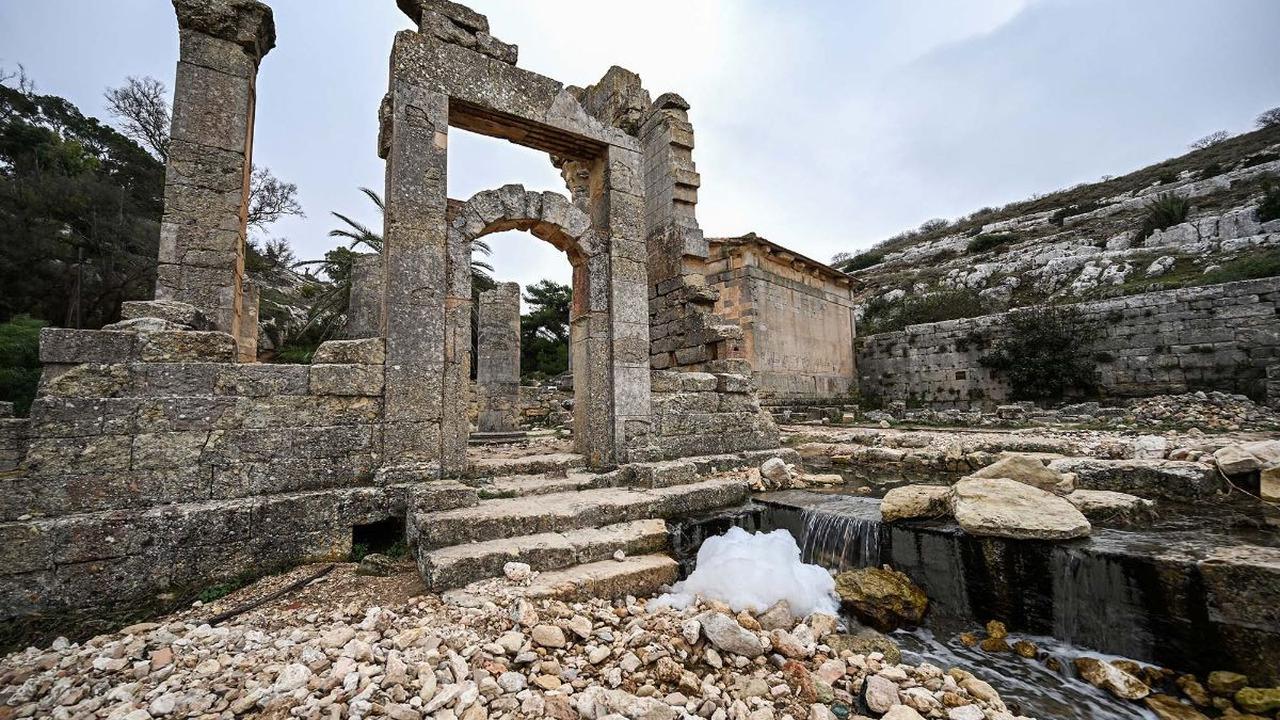 Dilansir AFP, banjir juga merusak&nbsp; Kuil Zeus yang dibangun pada abad kedua masehi, yang ukurannya lebih besar dari bangunan Parthenon di Athena.