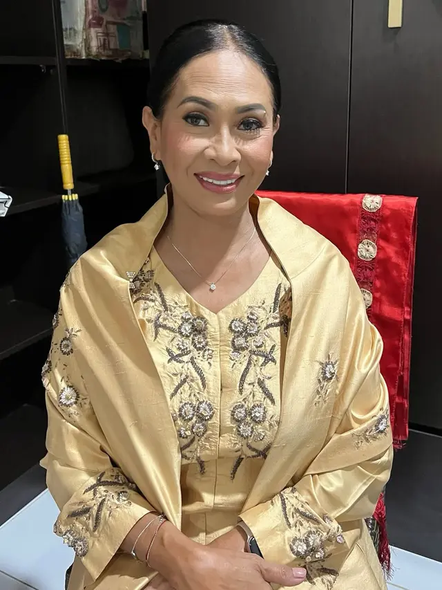 Model Baju Kurung Risa Dewi Ibunda Alyssa Daguise/Instagram @risa_dewi