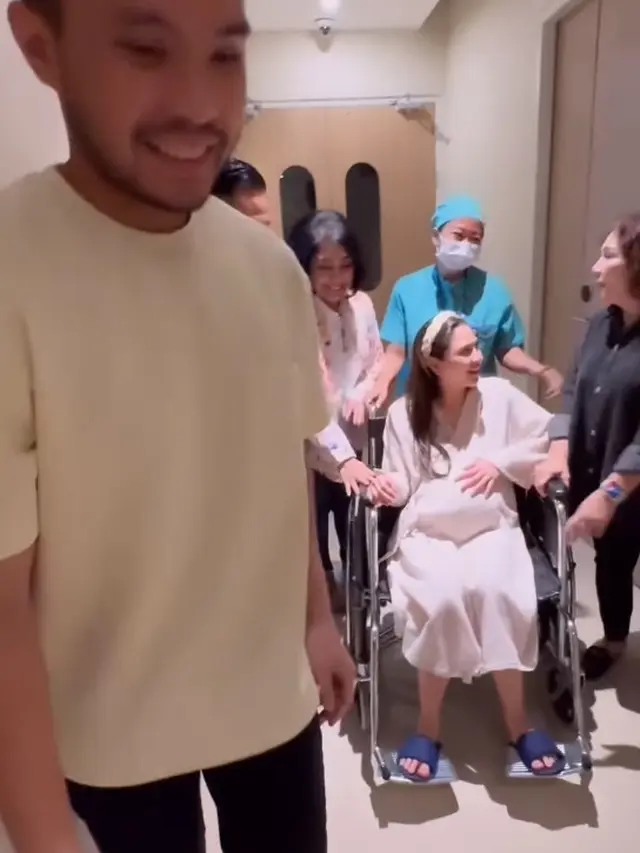 Jessica Mila Melahirkan Anak Pertama, Tampilan Bare Face dan Messy Bun Anti Lepek Jadi Sorotan