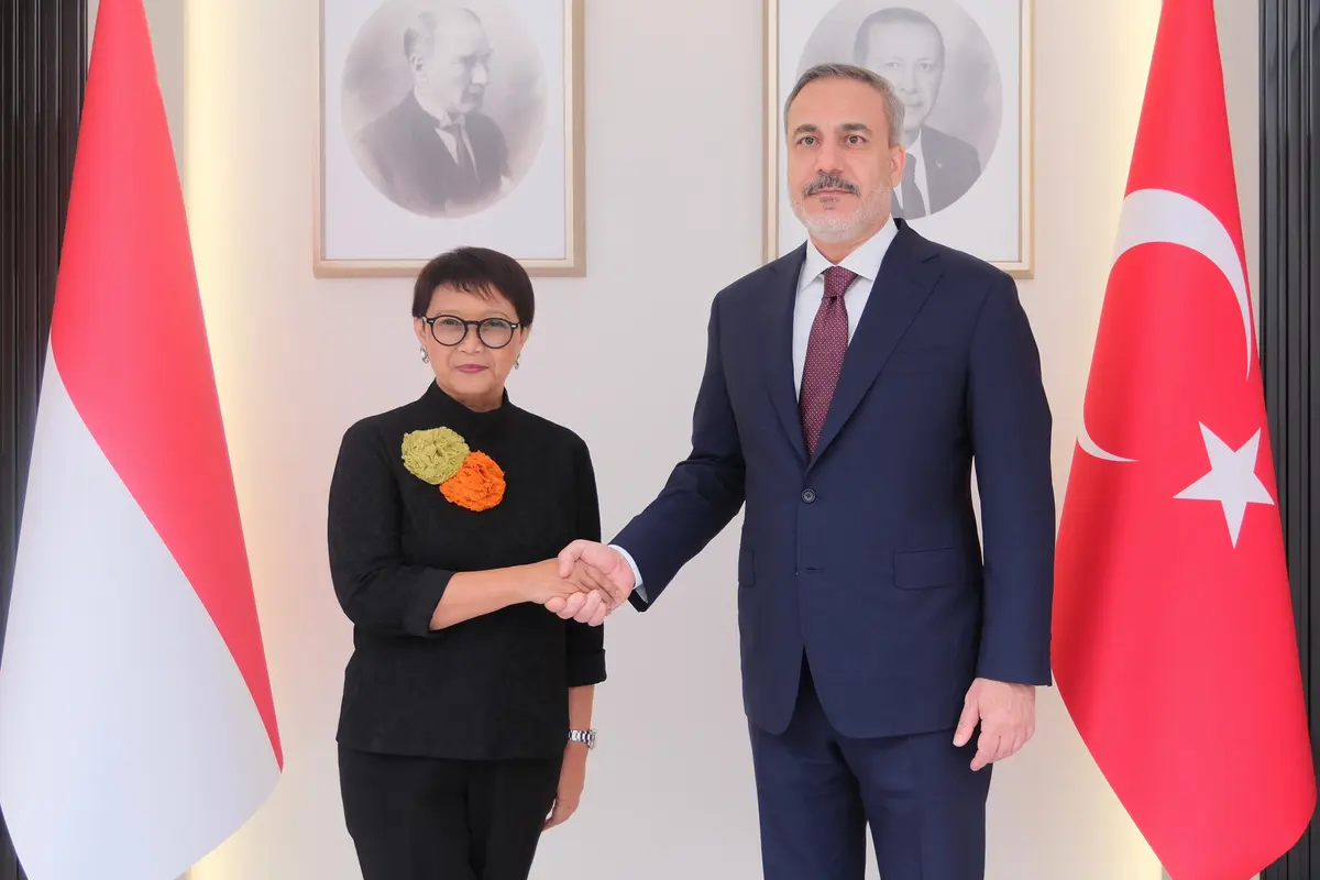 Menteri Luar Negeri RI Retno Marsudi (kiri) dan Menteri Luar Negeri Turki Hakan Fidan usai melakukan pertemuan bilateral di Ankara, Rabu (1/5/2024). (Dok. Kemlu RI)