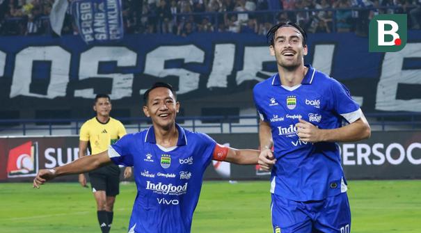 Pemain Persib Bandung, Andrew Jung, melakukan selebrasi setelah mencetak gol ke gawang Persik Kediri pada laga pekan ke-25 BRI Super League 2025/2026 di Stadion Gelora Bandung Lautan Api, Soreang, Senin (09/03/2026) malam WIB. (Bola.com/Erwin Snaz)