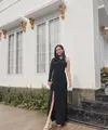 Artis cilik Dea Annisa atau biasa disapa Dea Imut kini sudah tumbuh jadi perempuan dewasa. Imej imut yang melekat dalam dirinya pun berubah menjadi menawan seiring berjalannya usia. Berikut potretnya: (IG/deaaannisa)
