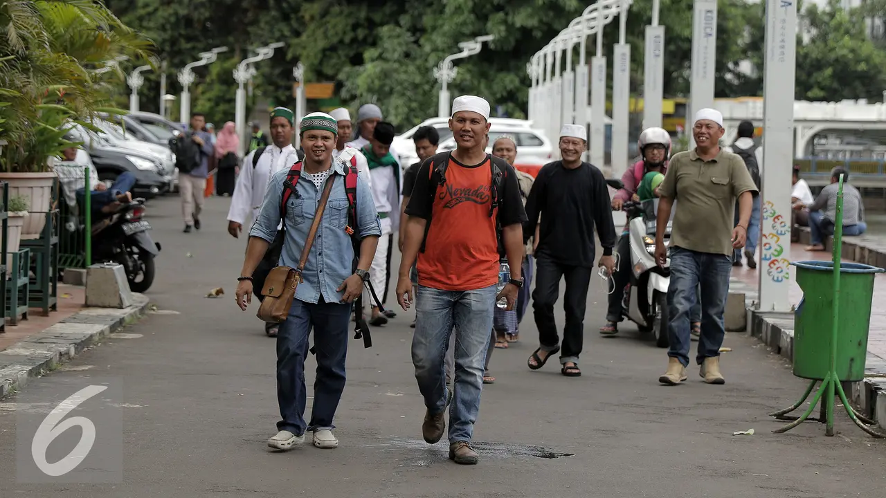 20161201-Peserta-Aksi-Damai-Datangi-Istiqlal-HF