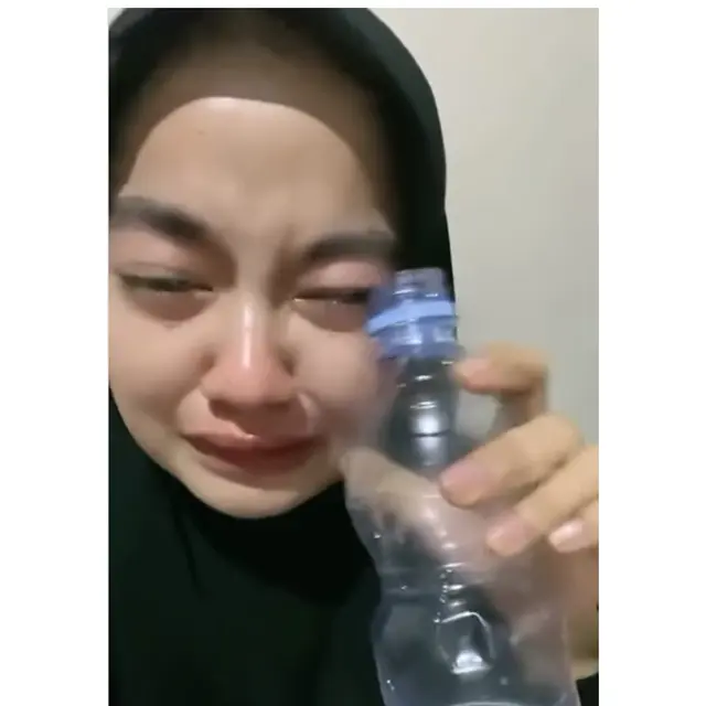 6 Potret Aksi Kocak Orang ketika Nangis Ini Bikin Tepuk Jidat, Mengundang Tawa