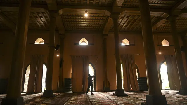 Suasana Masjid Jamia Srinagar Saat Ramadhan