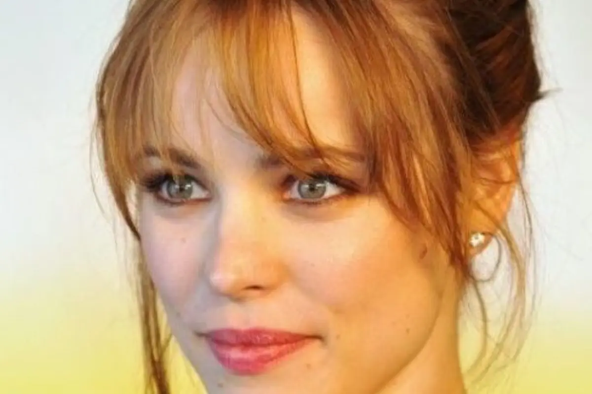 Model rambut Face-framing Fringes (Sumber: prettydesigns.com)