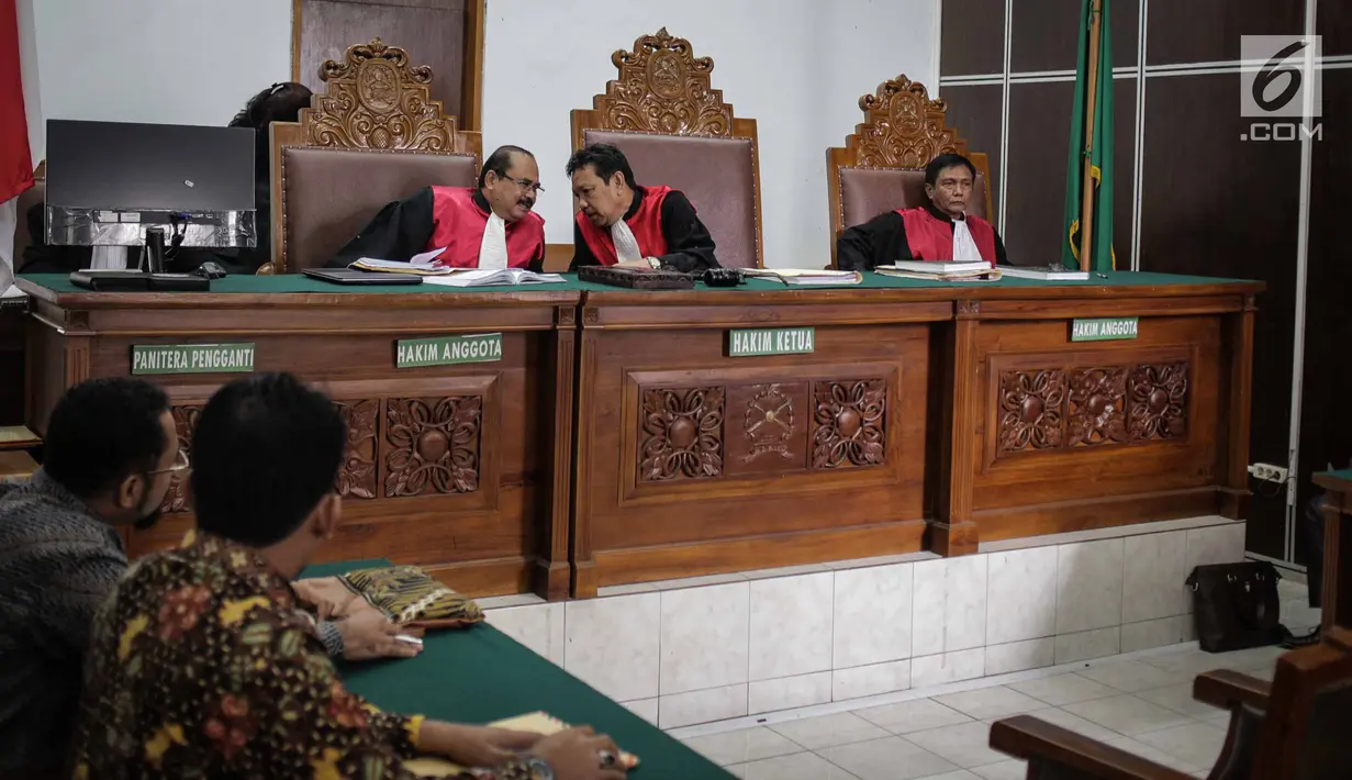 Suasana sidang lanjutan terkait Akta dan SK Pendirian Partai Gerindra dan SK penunjukan para pengurus BPN Prabowo-Sandiaga Uno di PN Jakarta Selatan, Selasa (19/3). Sidang tersebut ditunda kembali hingga minggu depan. (Liputan6.com/Faizal Fanani)