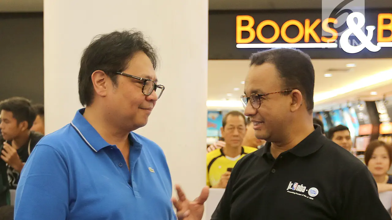 Keakraban Anies Baswedan dan Airlangga Hartarto di Acara Jr NBA