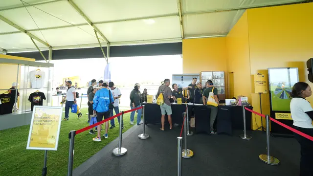 Suasana pengambilan race pack Maybank Marathon 2025