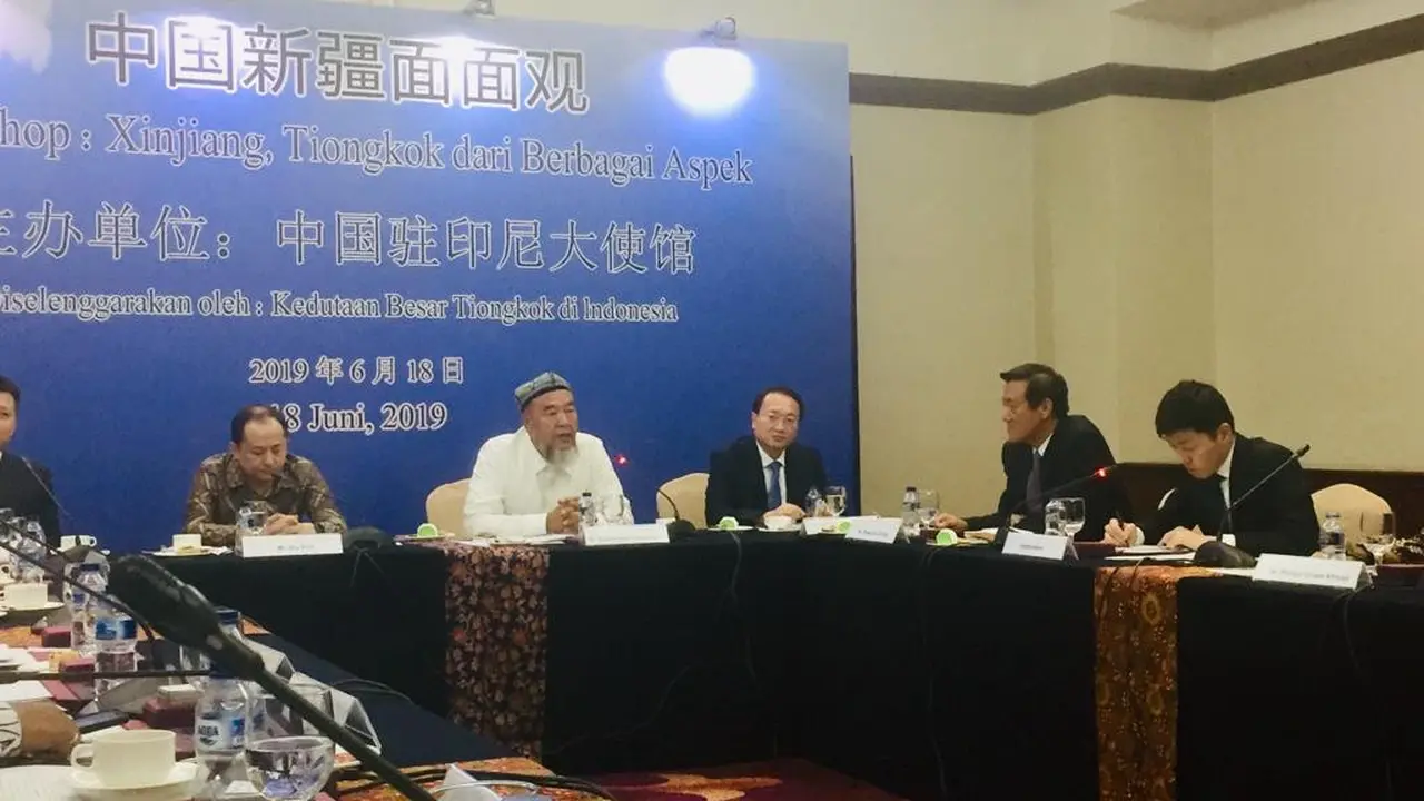 Seorang ustax dari Xinjiang, Abudurekefu Tumuniyazi, mengisi wokrshop tentang keadaan muslim Uighur di China (Liputan6.com/Siti Khotimah)