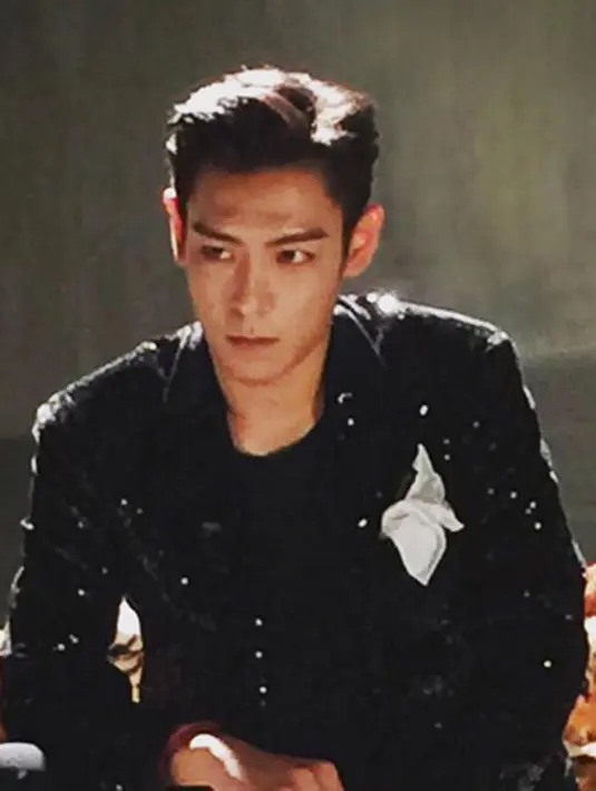 Selain T.O.P yang baru akan bertugas sebagai Polisi untuk jalani wajib militer di tahun 2017. Sebelumnya sudah ada artis Korea, seperti Siwon, Donghae, dan Changmin. (Instagram/choi_seung_hyun_tttop)