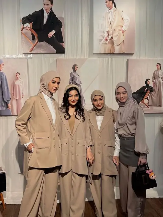 Tak hanya itu, pashmina berwarna khaki senada yang ia kenakan semakin menyempurnakan penampilannya, memberikan nuansa harmonis yang effortlessly chic. [@paula.verhoeven].