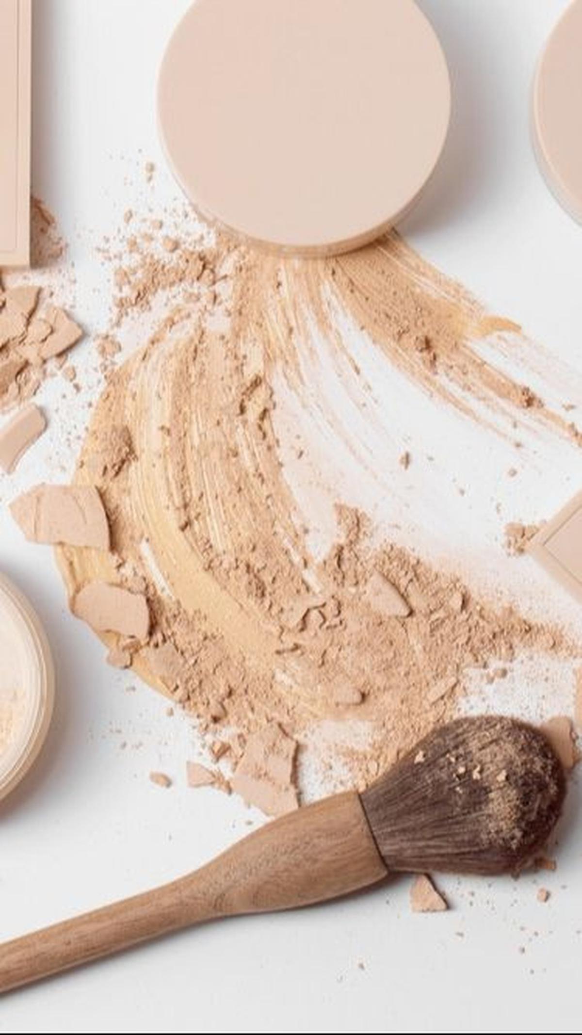 2. Pertimbangkan Bedak dengan Kandungan Anti Aging untuk Merawat Kulit<br>