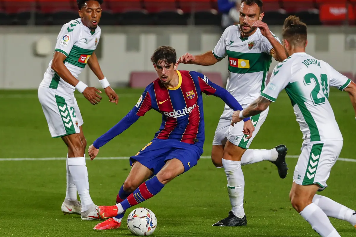 FOTO: Barcelona Kembali ke Posisi 3 usai Tundukkan Elche 3-0 - Francisco Trincao