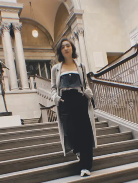 Di sana Febby Rastanty mengunjungi beberapa tempat, salah satu yang dituju adalah museum