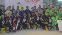 Batavia Demons juara Indonesia Ice Hockey Tournament usai kalahkan tim Singapura (Liputan6.com/Defri Saefullah)