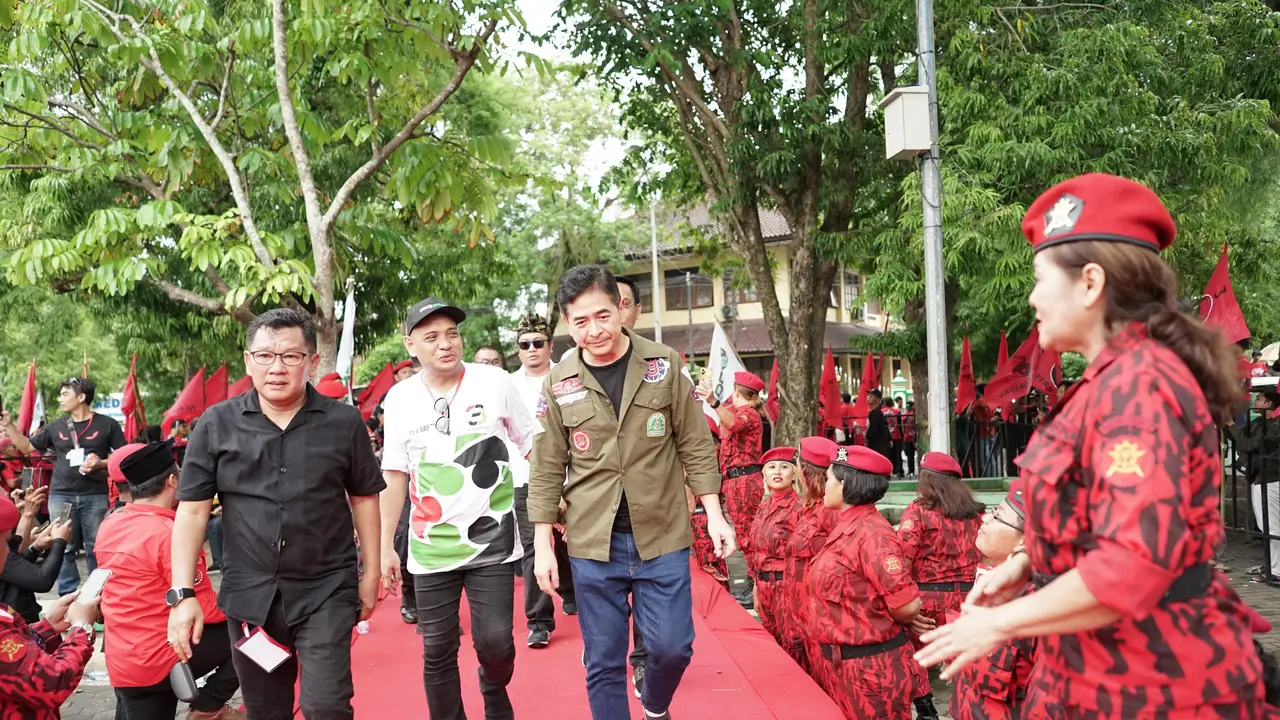 Kampanye Hajatan Rakyat di Yogyakarta pada Minggu 28 Januari 2024 membuat berbagai kelompok dan kalangan bersatu untuk memenangkan pasangan capres dan cawapres nomor urut 03 Ganjar Pranowo-Mahfud Md.