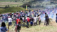 Menyaksikan Uniknya Upacara Bakar Batu di Tanah Papua