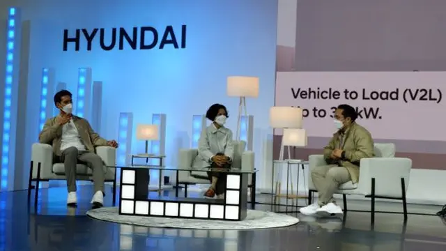Hyundai IONIQ 5 Hadir di IIMS 2022, Richard Kyle dan Citra Subyakto Kagumi Ragam Fitur Canggihnya