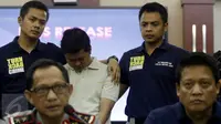 Polda Metro Jaya menetapkan satu orang berinisial LWK sebagai tersangka pelaku peledakan bom di Mal Alam Sutera, Jakarta, Kamis (29/10/2015). (Liputan6.com/Yoppy Renato)
