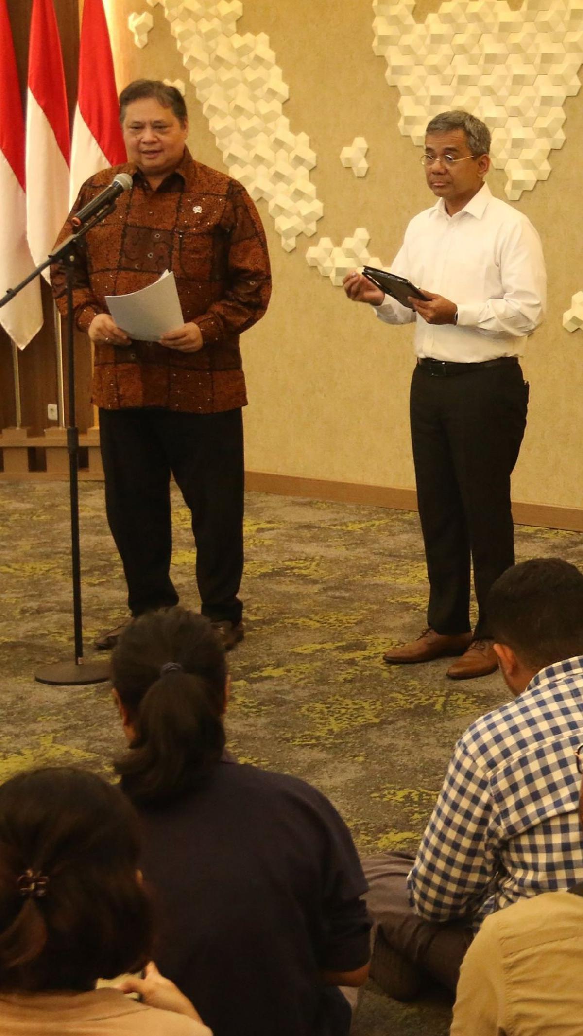 Airlangga mengungkapkan, nilai tukar rupiah masih relatif baik dibandingkan nilai tukar mata uang di kawasan Asia imbas ketegangan antara Iran dan Israel di Timur Tengah. Merdeka.com/Arie Basuki