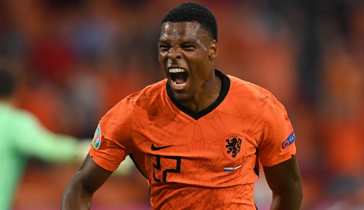 Sama seperti Lukaku, Denzel Dumfries medapatkan Star of The Match ketika laga perdana Belanda di Euro 2020. Ia sumbangkan satu gol penentu ketika menghadapi Ukraina. Gelar kedua ia dapatkan ketika sumbangkan satu gol dan satu assit kala De Oranje hadapi Austria. (Foto: AFP/Pool/John Thys)