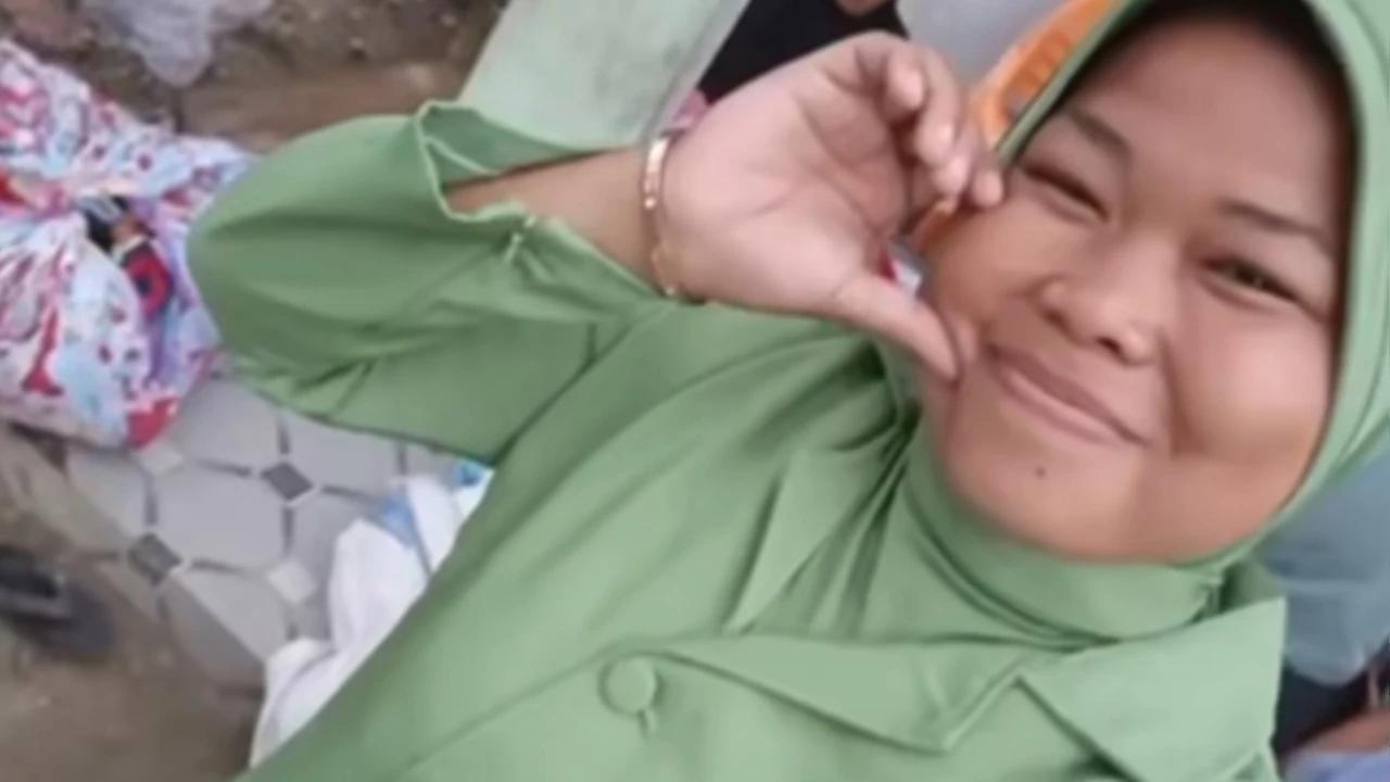 Kocak, Warga Aceh Tamiang Mendadak jadi Ibu Persit, Netizen Nyeletuk Tinggal Dilamar Mayor Teddy