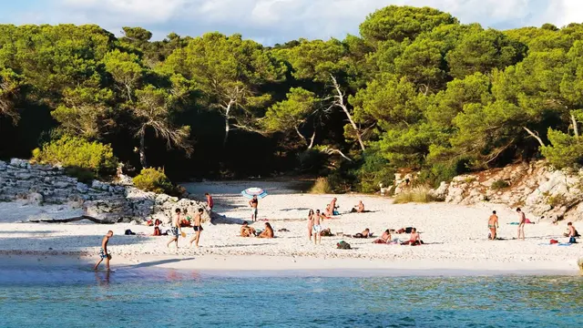 Keindahan Menorca Island