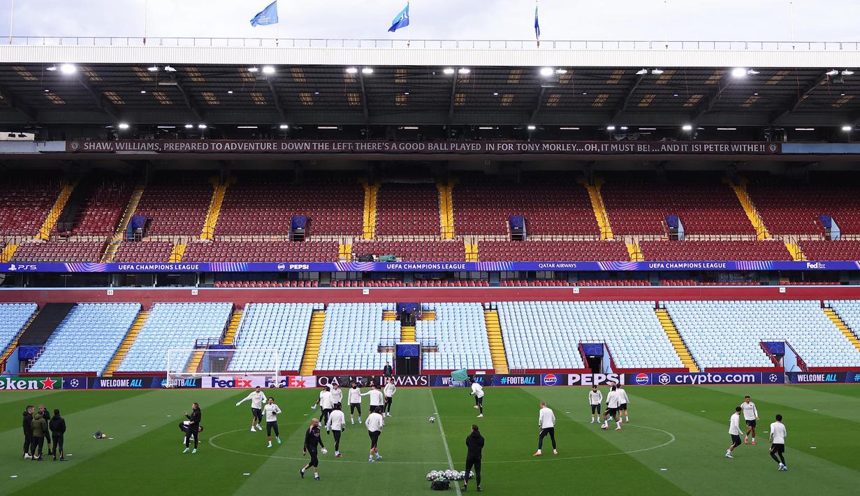 Para pemain Paris Saint-Germain (PSG) saat mengikuti sesi latihan tim di Villa Park, Birmingham, Inggris, pada 14 April 2025. (FRANCK FIFE/AFP)