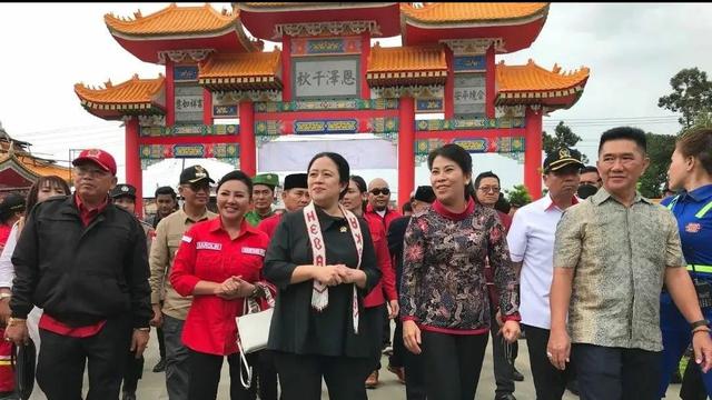 Ketua DPP PDI Perjuangan Puan Maharani dan Sekretaris DPD PDI Perjuangan Kalbar Karolin Margret Natasa (Istimewa)