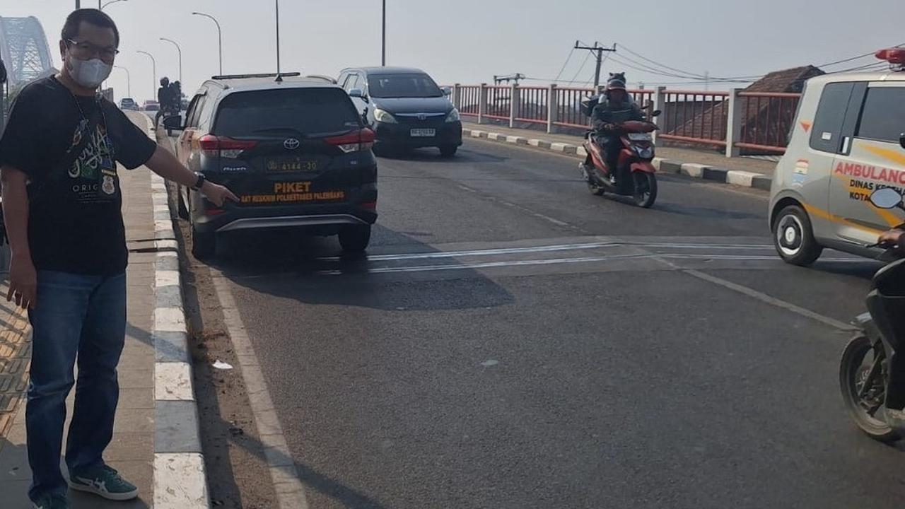 Brutal, Begal Tabrak Pegawai MBG hingga Bahu Patah di Jembatan Musi