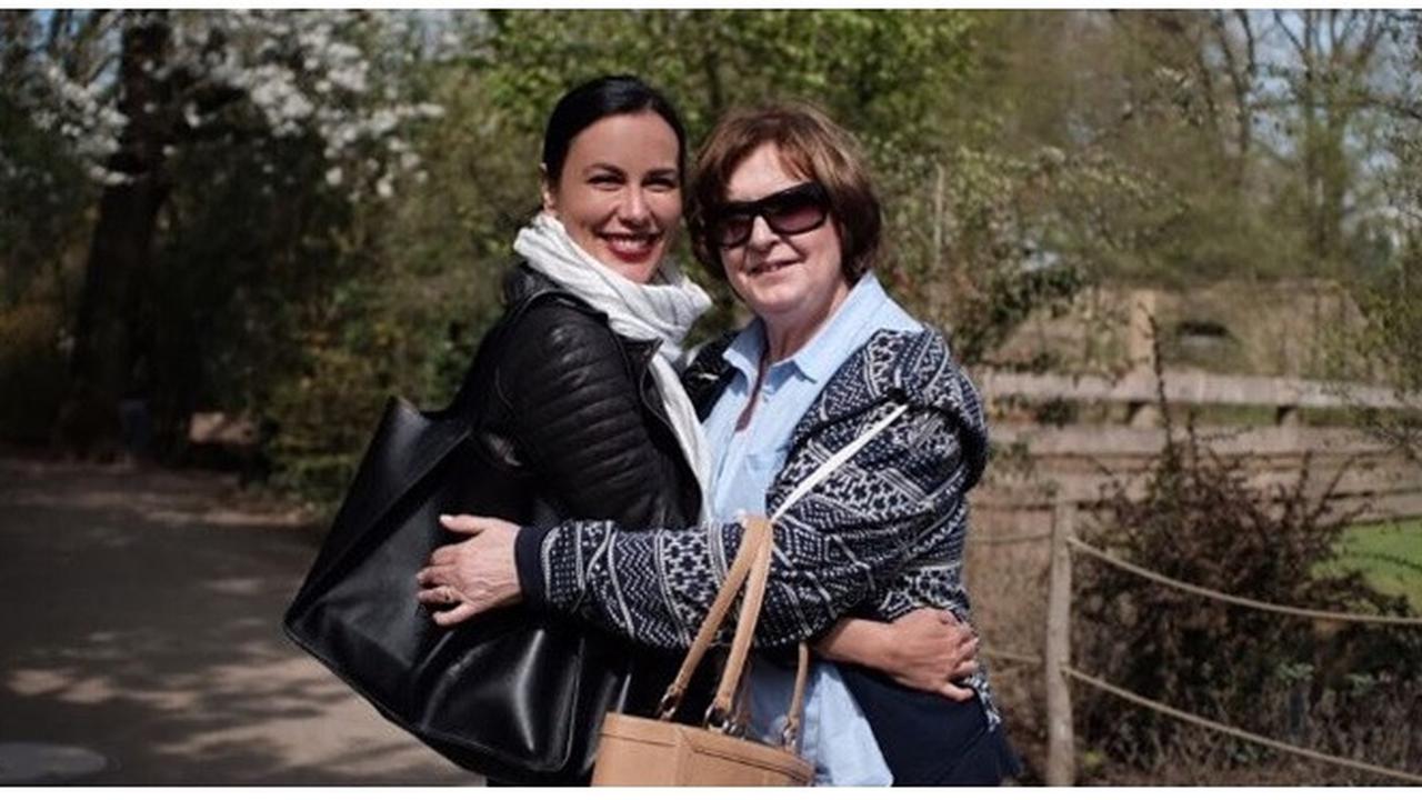 Jarang Terekspos, Ini 6 Potret Kebersamaan Sophia Latjuba dan Ibu Bulenya