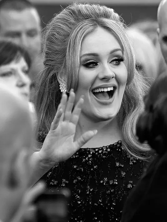 Adele belakangan ini sedang melakukan tur dunianya, namun di tengah perjalanannya ia mengabarkan telah menghentikan semuanya dengan menyisakan dua jadwal konser yang belum terlaksana. (AFP/FREDERIC J. BROWN)