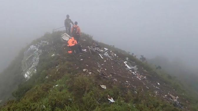 Badan Pesawat ATR 42-500 Ditemukan di Gunung Bulusaraung, Evakuasi Lewat Jalur Pendakian