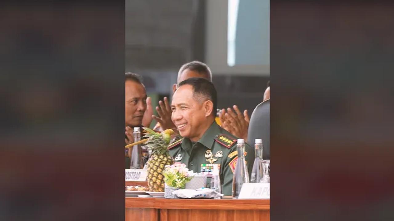 "Bapak saya dulu Sersan Kepala, jangan takut jadi Kopral. Anakmu harus lebih dari saya," kata Panglima TNI Jenderal Agus Subiyanto.<br>