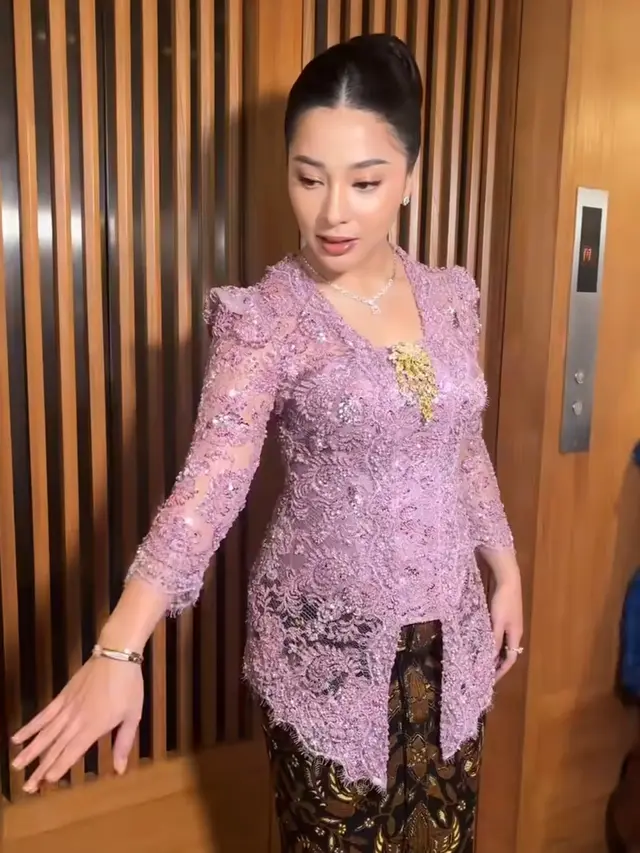 Nikita Willy Pakai Kebaya