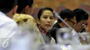Menteri BUMN, Rini Soemarno mengikuti rapat kerja dengan Komisi VI DPR di Kompleks Parlemen, Jakarta, Kamis (1/10/2015). Rapat membahas usulan Penyertaan Modal Negara (PMN) pada RAPBN 2016 dan Usulan Dividen TA 2016. (Liputan6.com/Johan Tallo)
