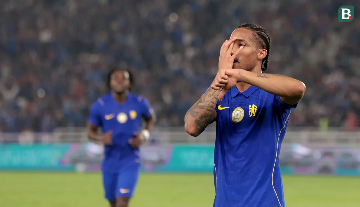 Penyerang Chelsea, João Pedro, melakukan selebrasi usai mencetak gol ke gawang AC Milan pada laga pramusim di Stadion Utama Gelora Bung Karno (SUGBK), Jakarta, Sabtu (8/8/2026). Gol tersebut membawa Chelsea unggul atas AC Milan sebelum The Blues menutup pertandingan dengan kemenangan 3-0. (KapanLagi.com/Budy Santoso)