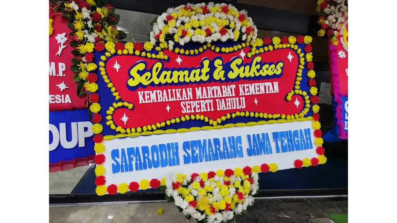 Ratusan Karangan Bunga Papan di Kementan, Ada Satu yang Menarik!