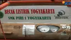 Ini adalah becak listrik karya seorang guru SMK di Yogyakarta yang digerakkan dengan energi matahari melalui panel surya.