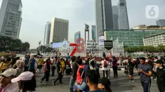 Masyarakat menggunakan masker saat berolahraga pada car free day (CFD) di kawasan Bundaran HI, Jakarta, Minggu (13/8/2023). Per pukul 06.14 WIB pagi ini, kualitas udara Jakarta terburuk di dunia berdasarkan pantauan situs IQAir. (Liputan6.com/Faizal Fanani)