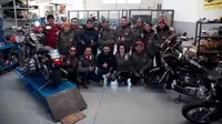 Rombongan Champions Team Suryanation Motorland 2017 menyambangi workshop milik builder top Italia. (ist)
