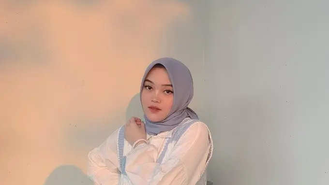 Putri Delina terlihat cantik di perayaan ulang tahun yang ke-21 tahun