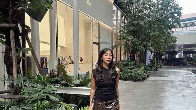 Gaya Winona Willy, Ibu Dua Anak yang Tetap Stylish di Setiap Momen