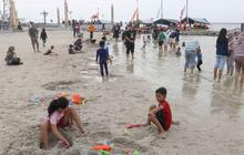 FOTO: Cuti Bersama Iduladha, 22.000 Pengunjung Habiskan Waktu Liburan di Pantai Ancol